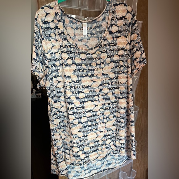 LuLaRoe Tops - 3XL Lularoe classic tee